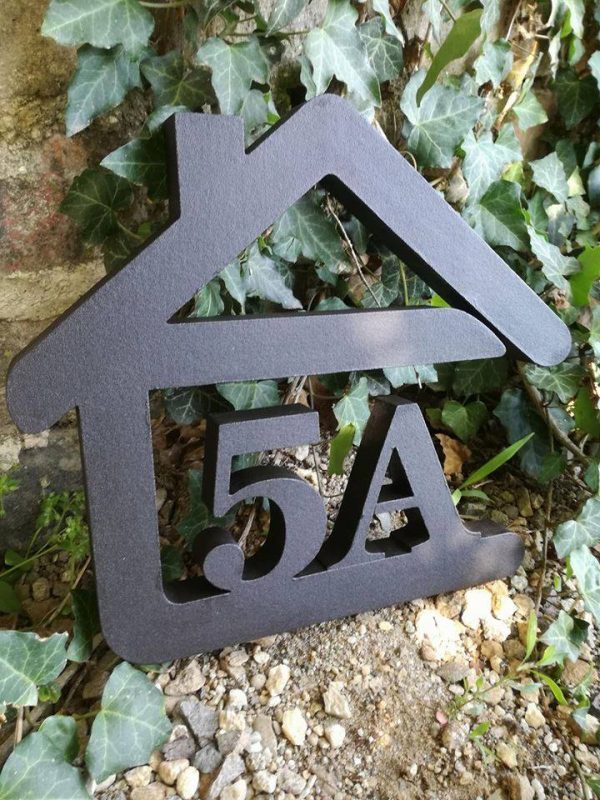 súpisné číslo na dom v tvare domčeka - 2 číslice - farba palysander