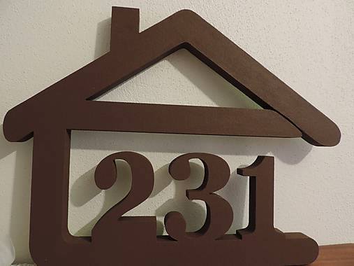 súpisné číslo na dom v tvare domčeka - 3 číslice - hnedá