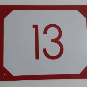 číslo na dom na tabuľke farba červená retro