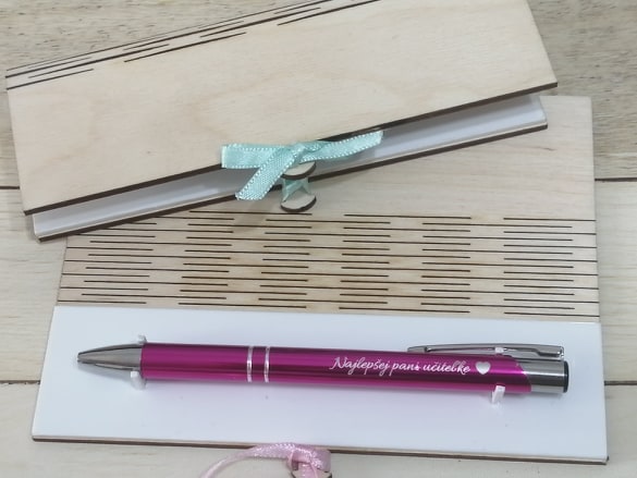 Drevená darčeková krabica na kovové guľôčkové pero